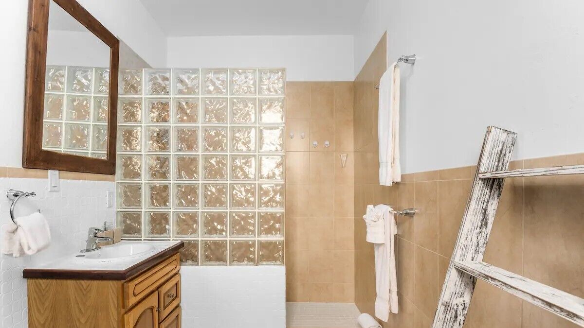 Photo of Bathroom in Leeward Settlement