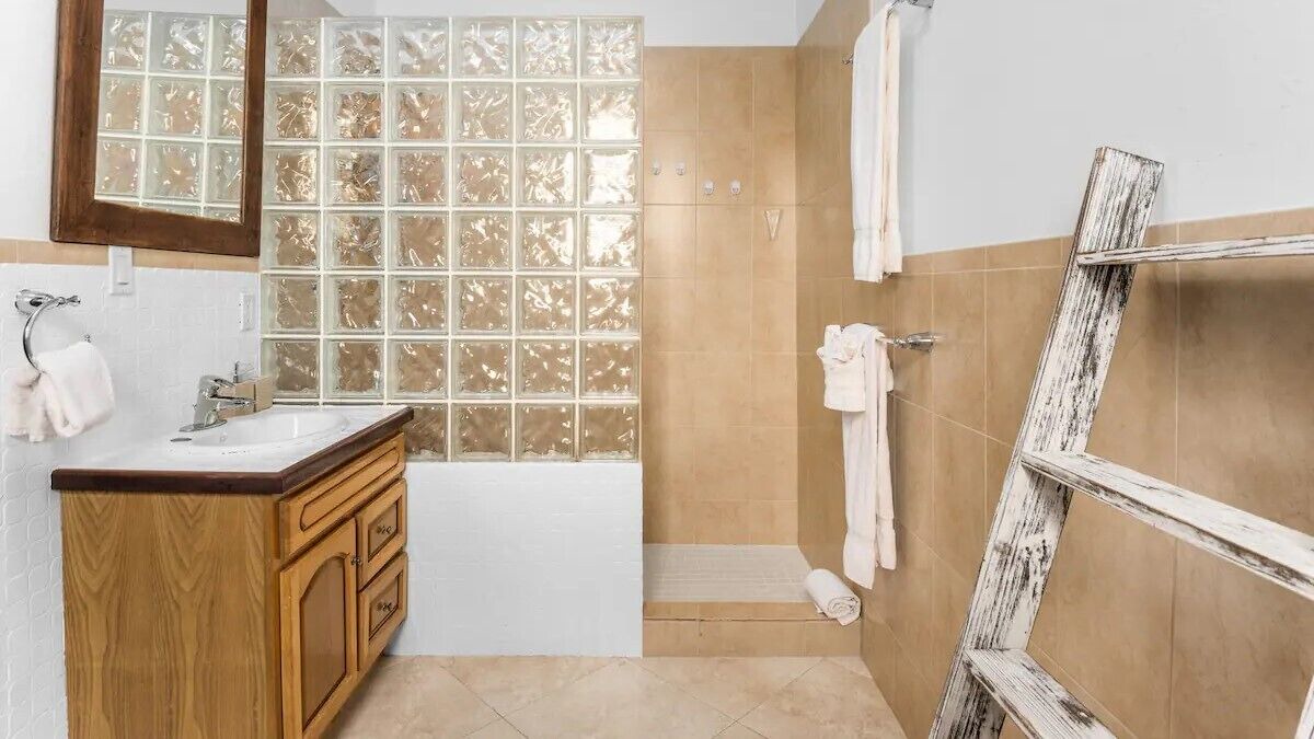 Photo of Bathroom in Leeward Settlement