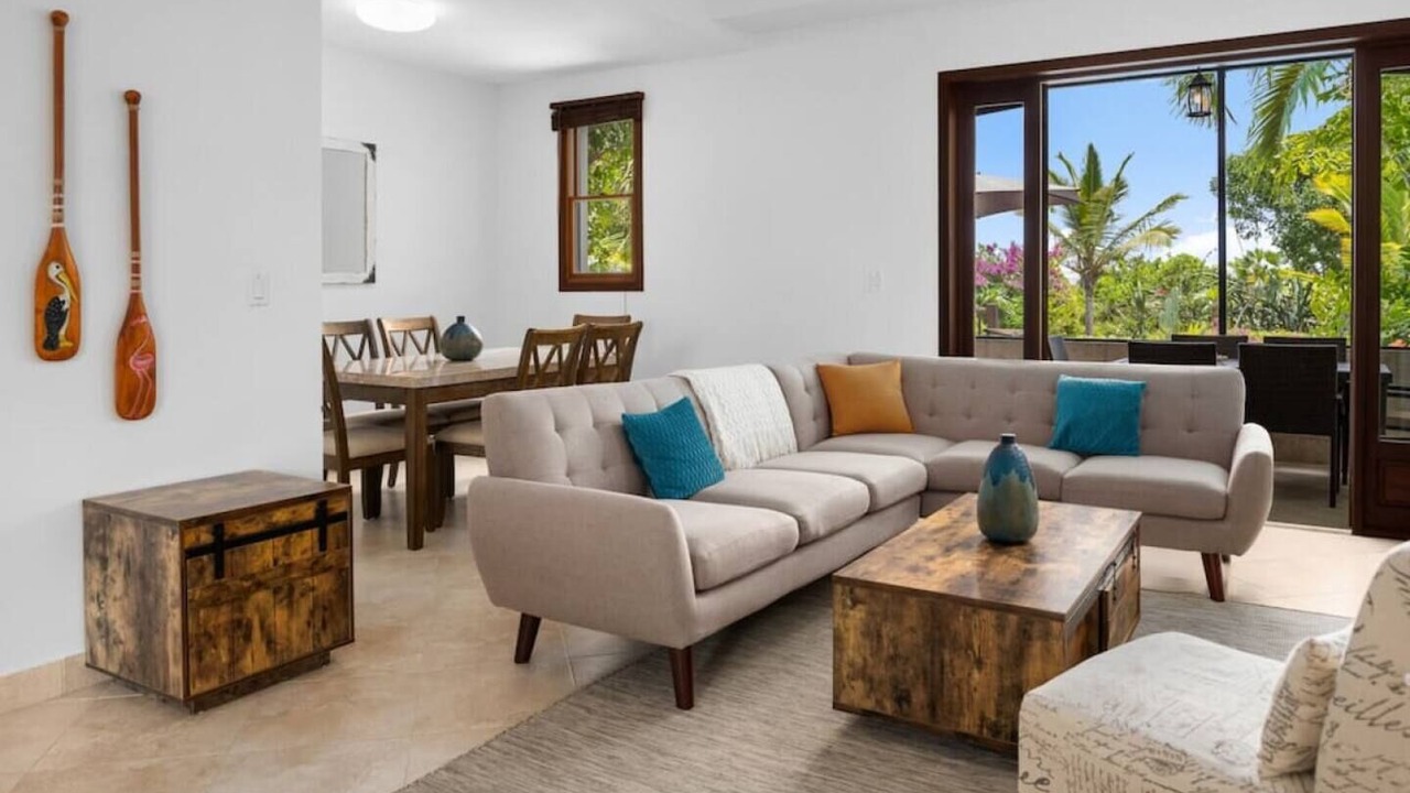 Photo of Livingroom in Leeward Settlement