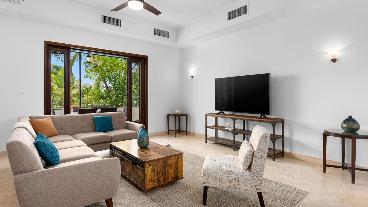 Photo of Livingroom in Leeward Settlement
