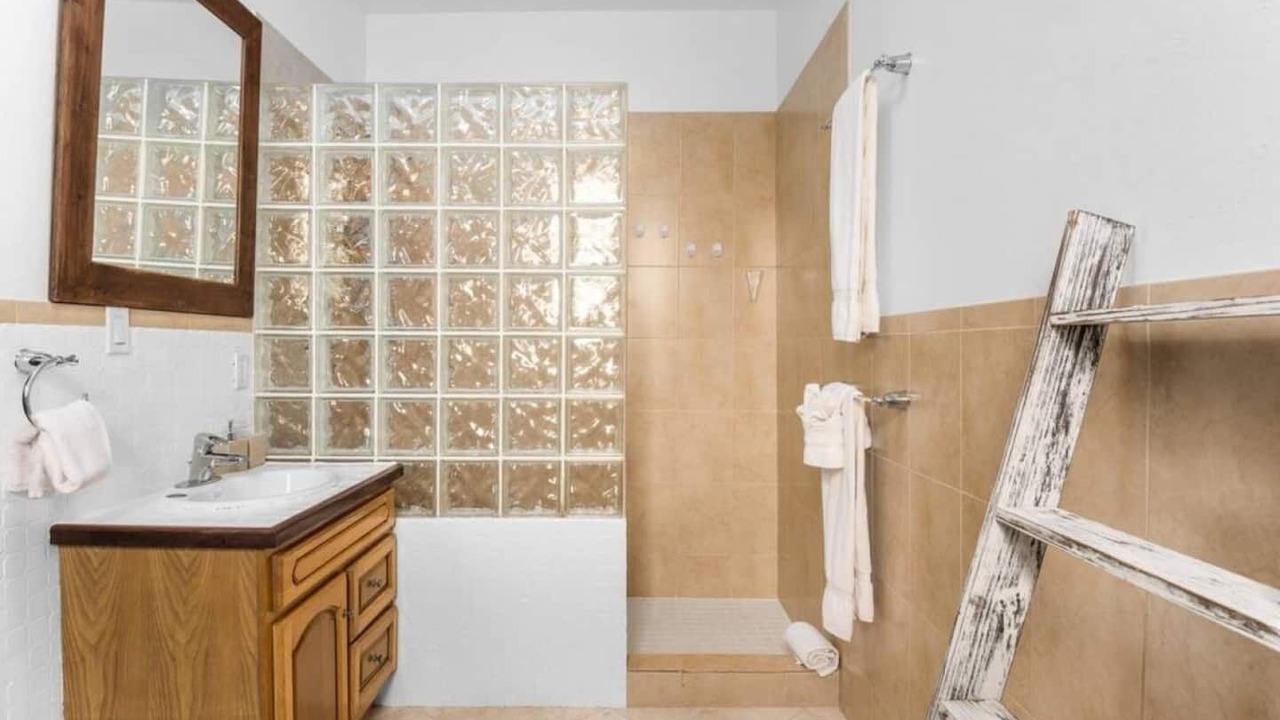 Photo of Bathroom in Leeward Settlement
