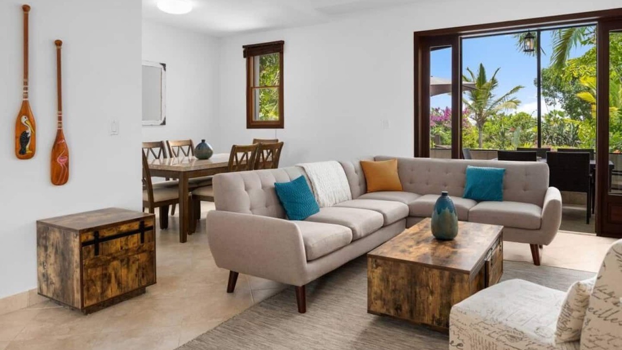 Photo of Livingroom in Leeward Settlement