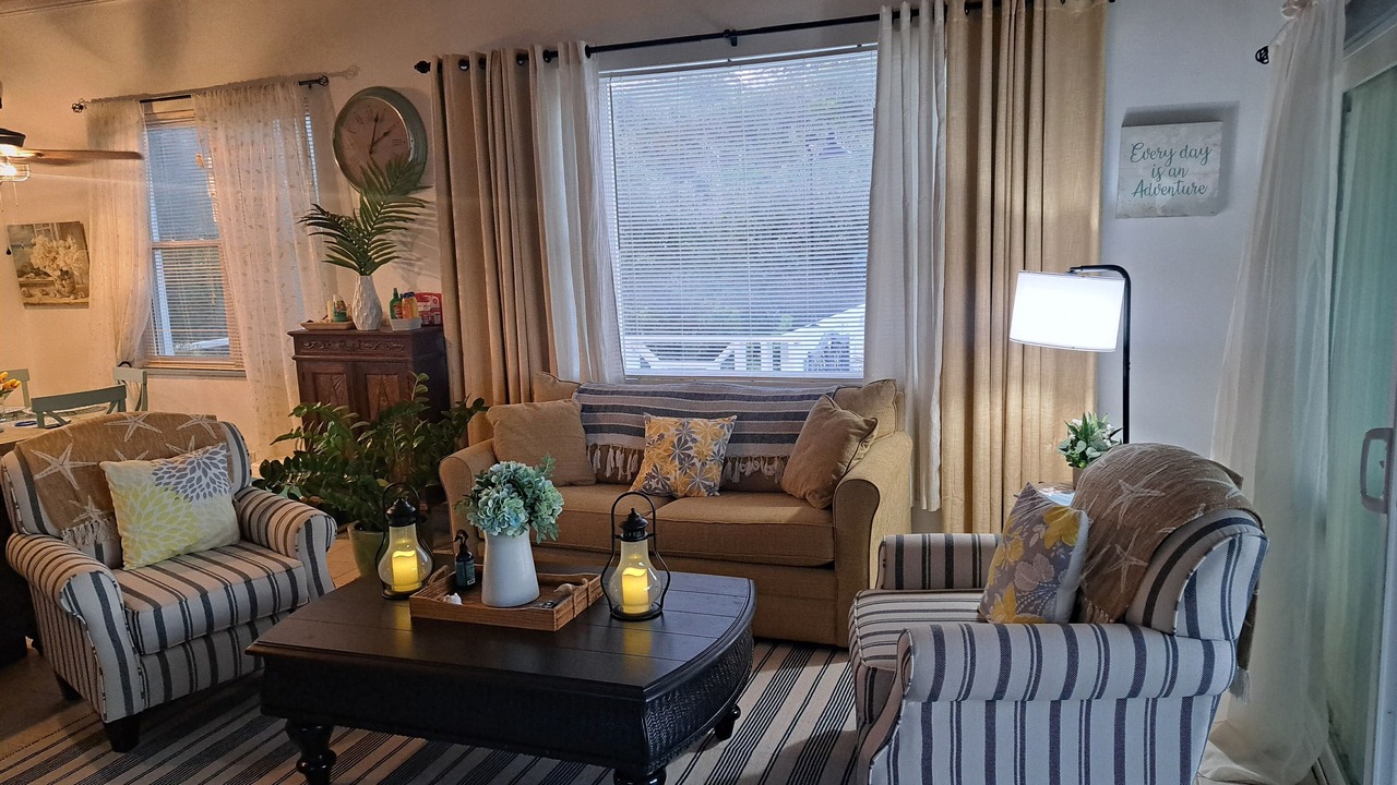 Photo of Livingroom in Venetian Road Settlement