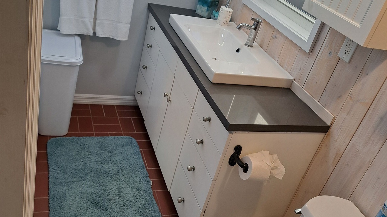 Photo of Bathroom in Venetian Road Settlement