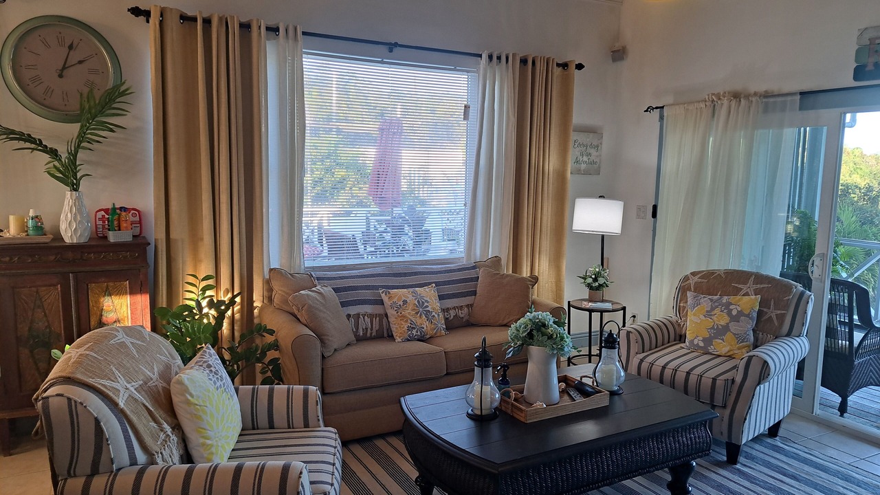 Photo of Livingroom in Venetian Road Settlement