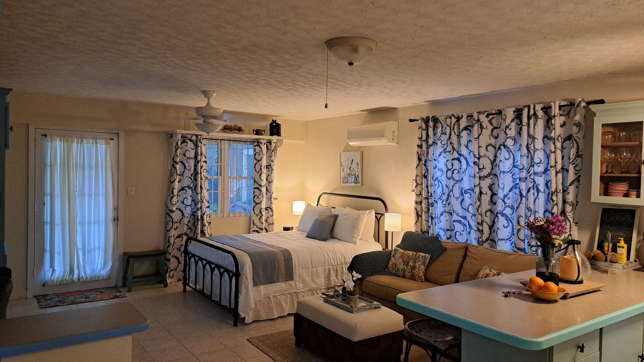Photo of Bedroom in Venetian Road Settlement