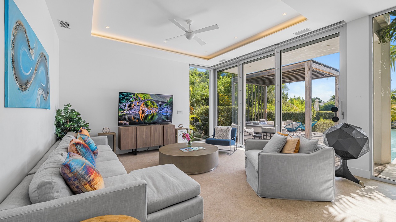 Photo of Livingroom in Leeward Settlement