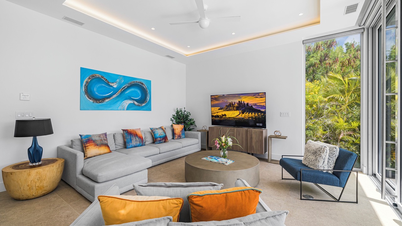 Photo of Livingroom in Leeward Settlement