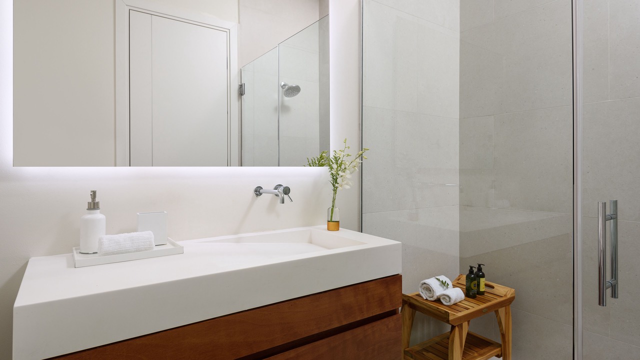 Photo of Bathroom in Leeward Settlement