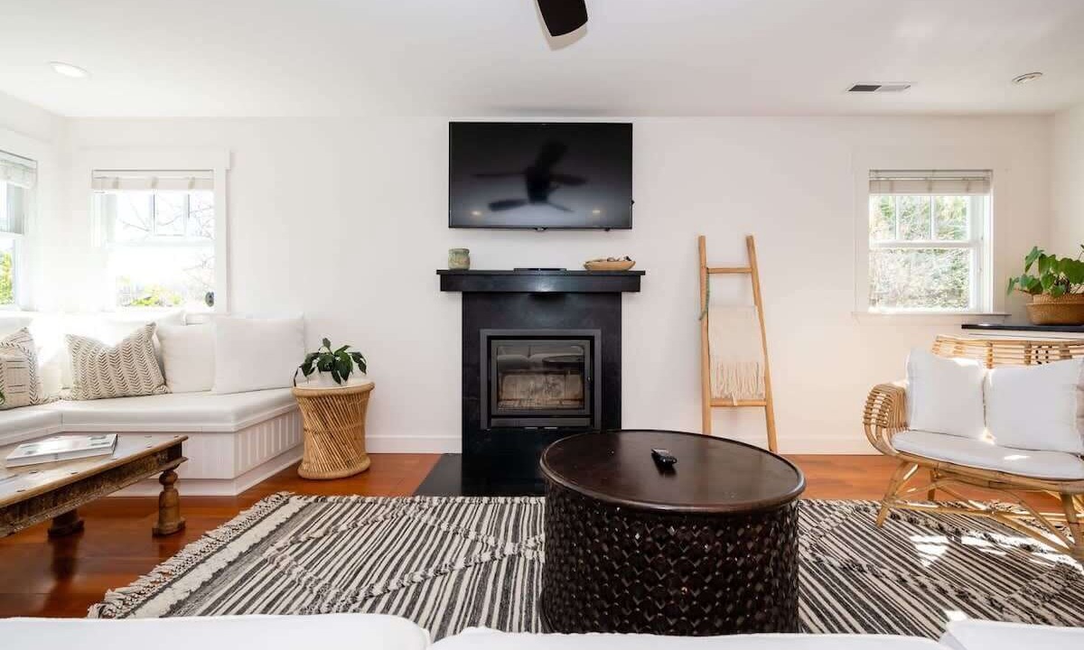 Photo of Livingroom in Westside Santa Cruz