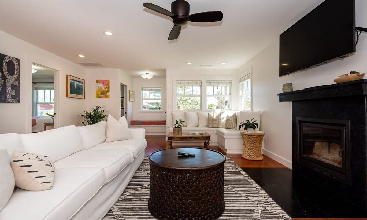 Photo of Livingroom in Westside Santa Cruz