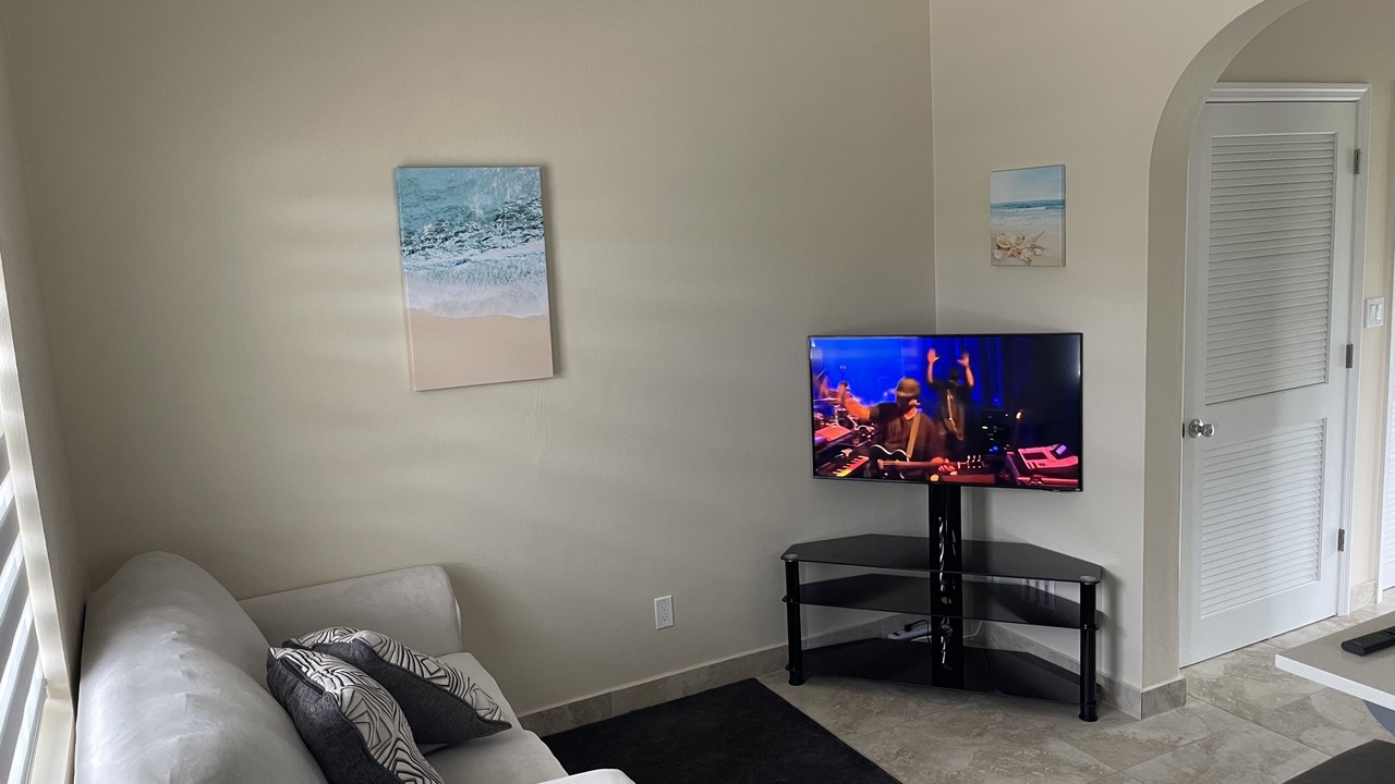 Photo of Livingroom in Leeward Settlement