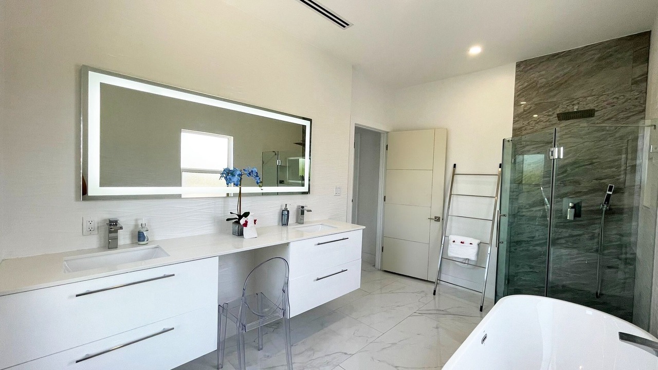 Photo of Bathroom in Discovery Bay