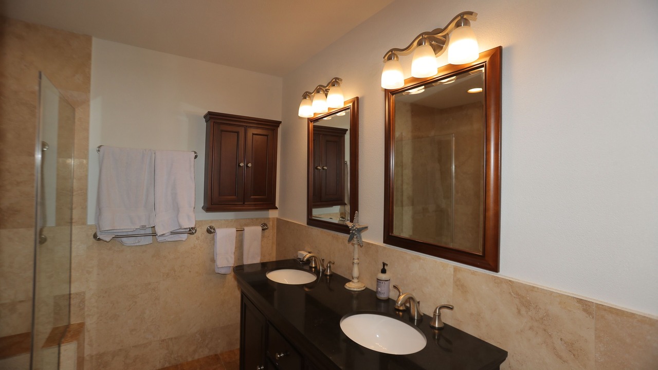 Photo of Bathroom in Cockburn Town