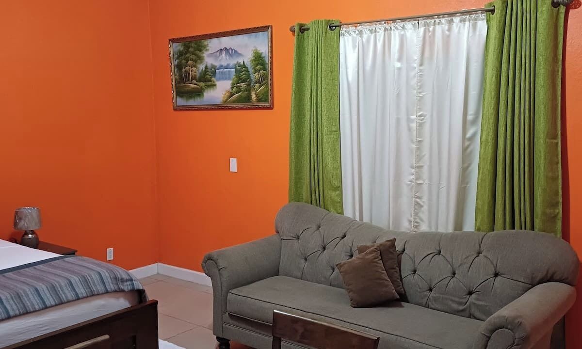 Photo of Livingroom in Leeward Settlement
