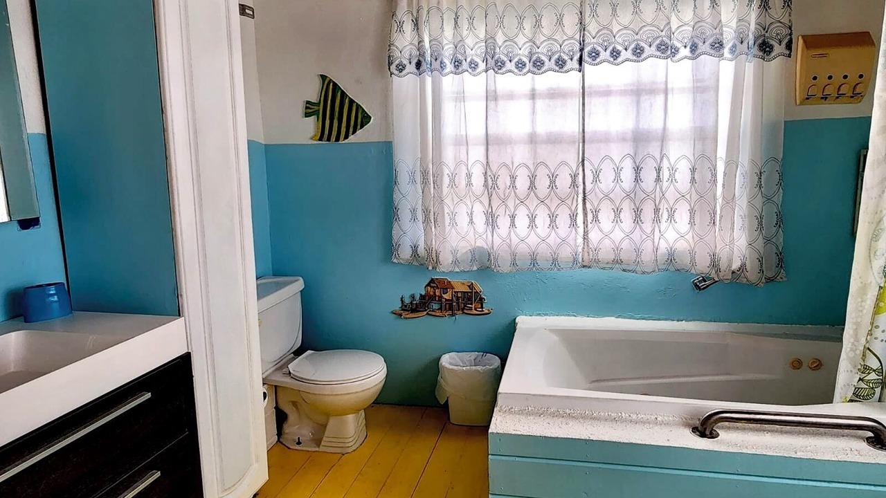 Photo of Bathroom in Balfour Town