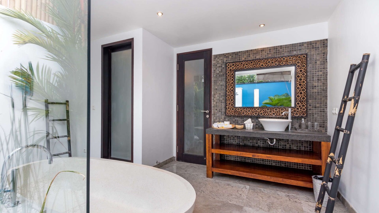 Photo of Bathroom in Petitenget
