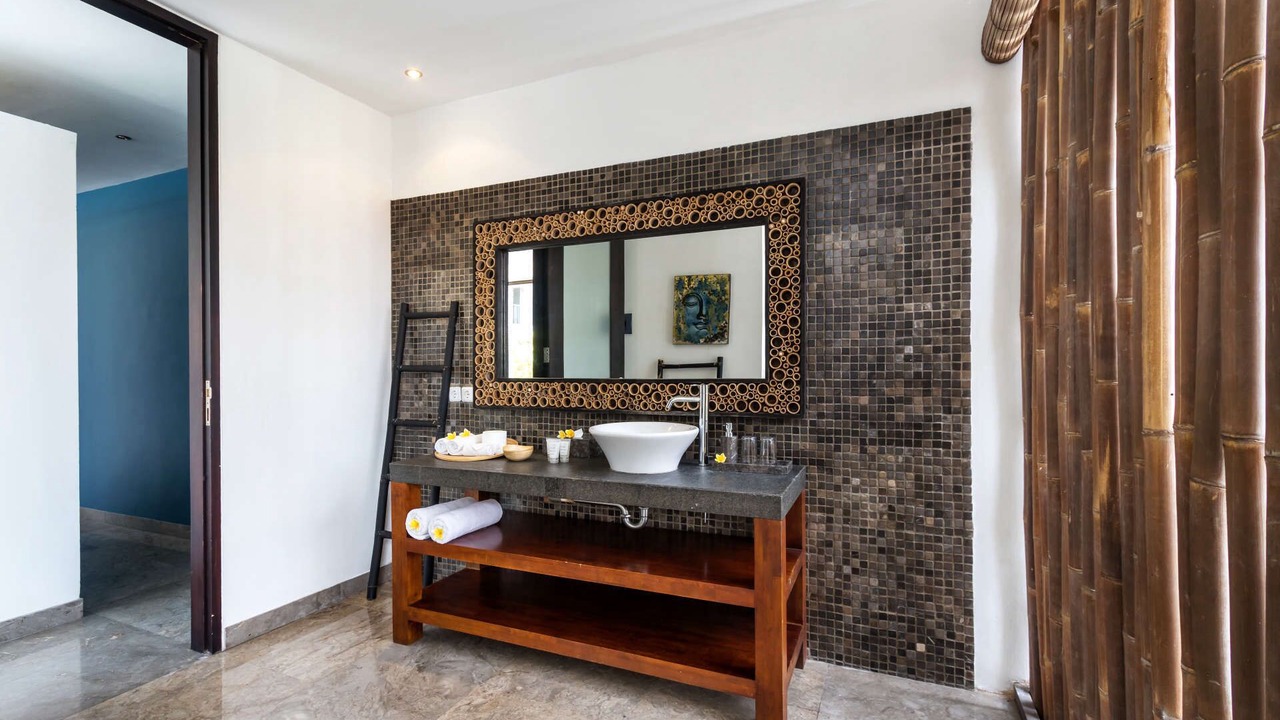 Photo of Bathroom in Petitenget