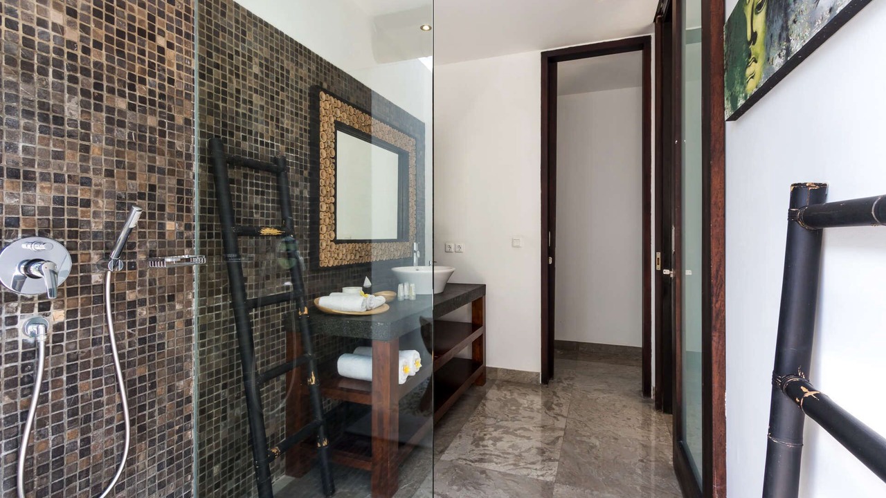 Photo of Bathroom in Petitenget