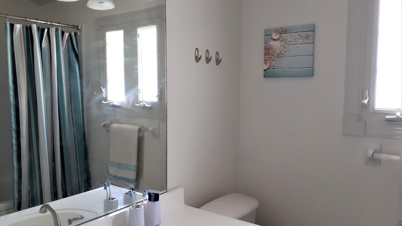 Photo of Bathroom in Leeward Settlement