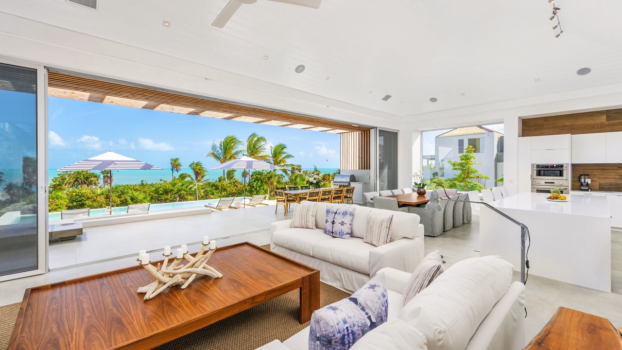 Photo of Livingroom in Long Bay Hills