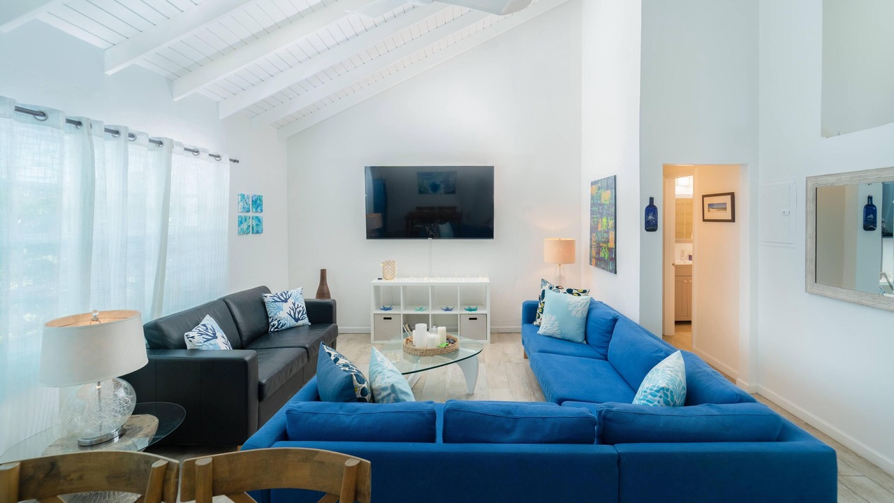 Photo of Livingroom in Cockburn Town