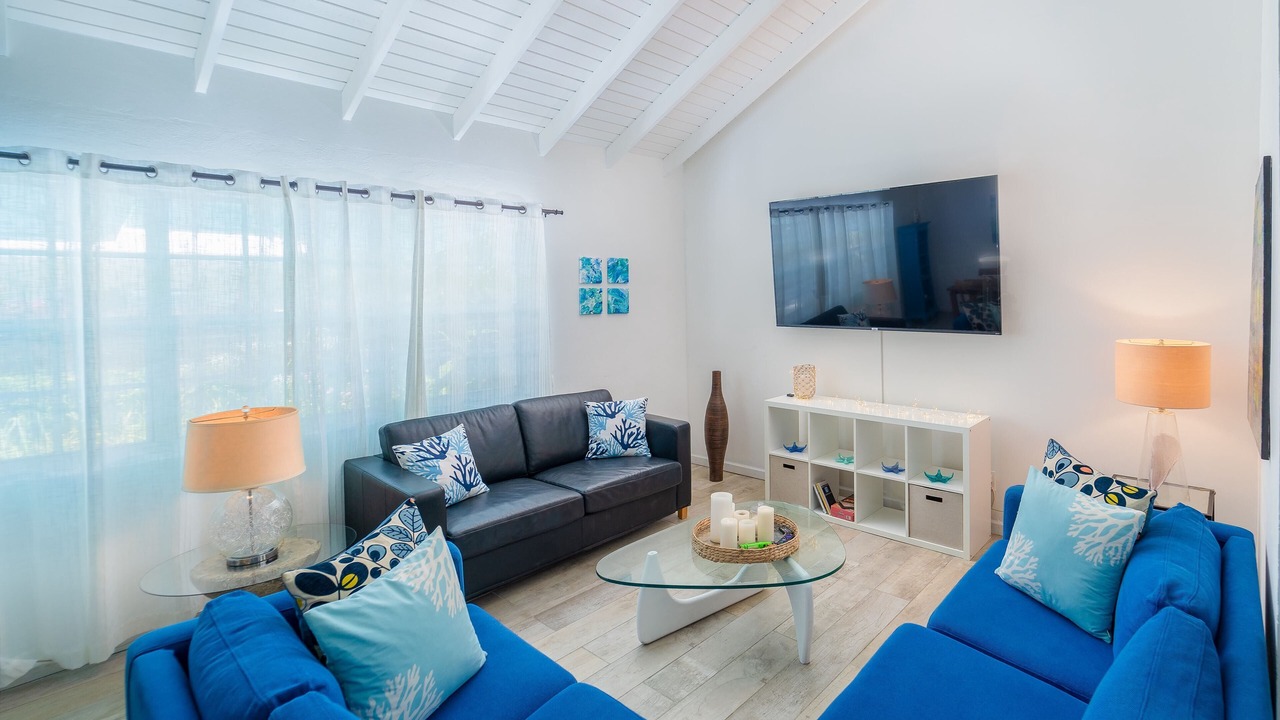 Photo of Livingroom in Cockburn Town