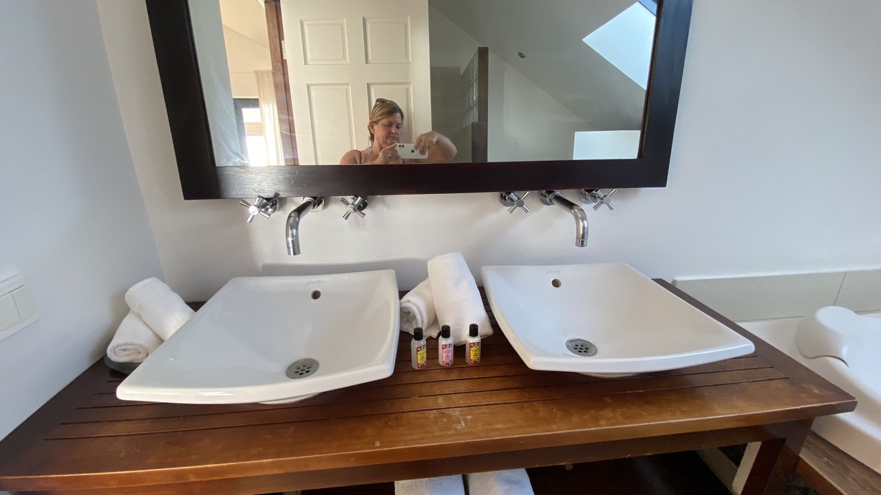 Photo of Bathroom in Teahupoo