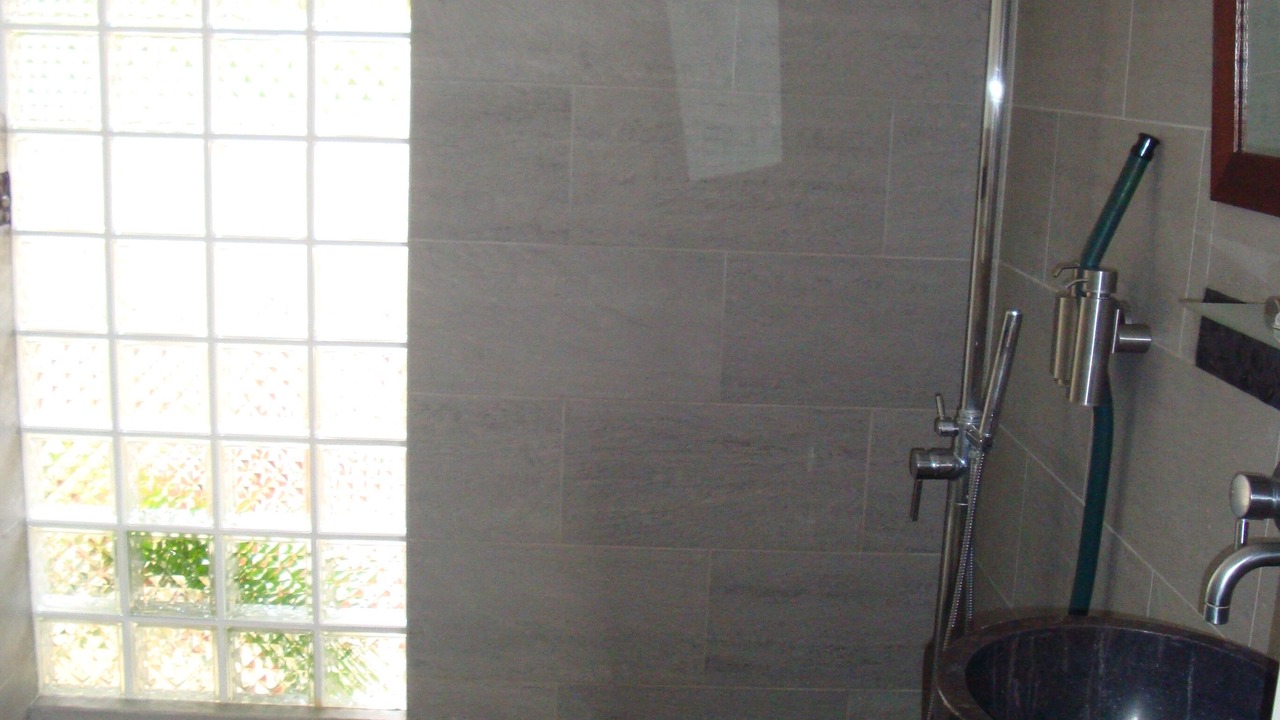 Photo of Bathroom in Teahupoo