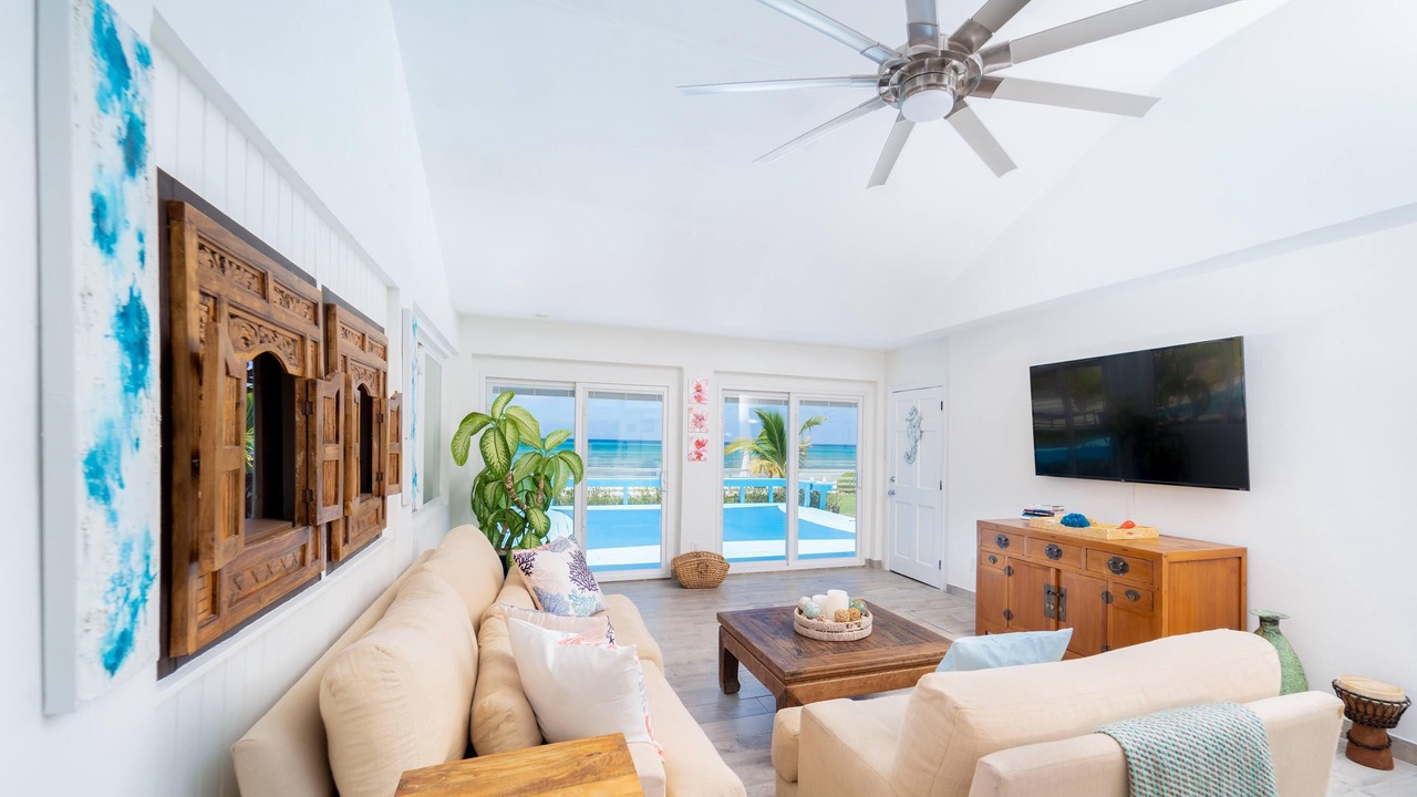 Photo of Livingroom in Cockburn Town