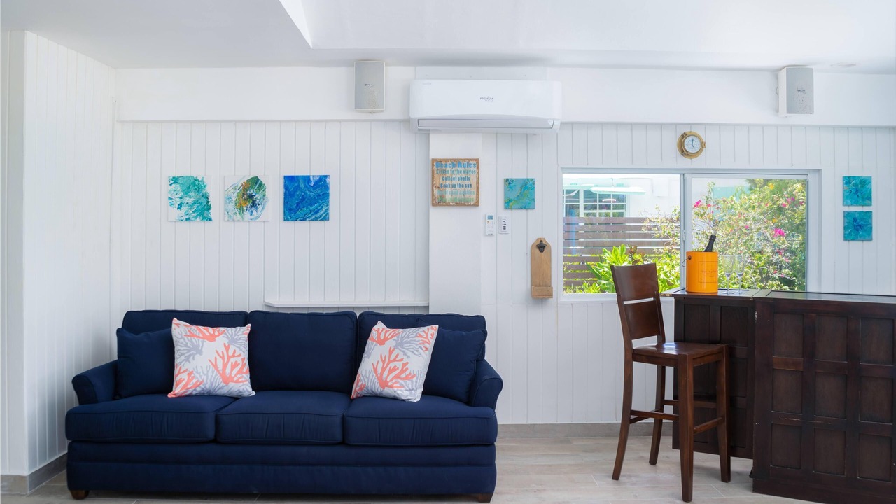 Photo of Livingroom in Cockburn Town