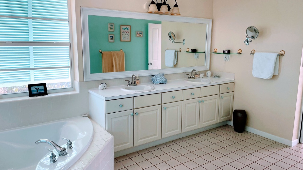 Photo of Bathroom in Leeward Settlement