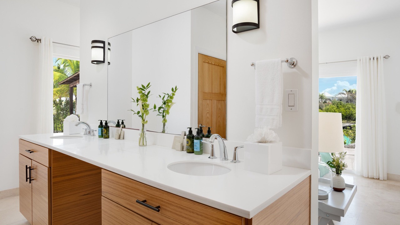 Photo of Bathroom in Leeward Settlement