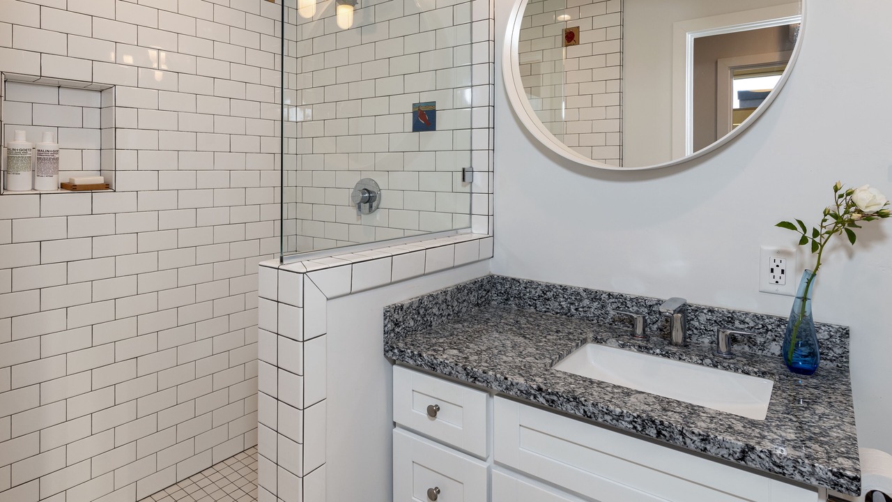 Photo of Bathroom in Circles