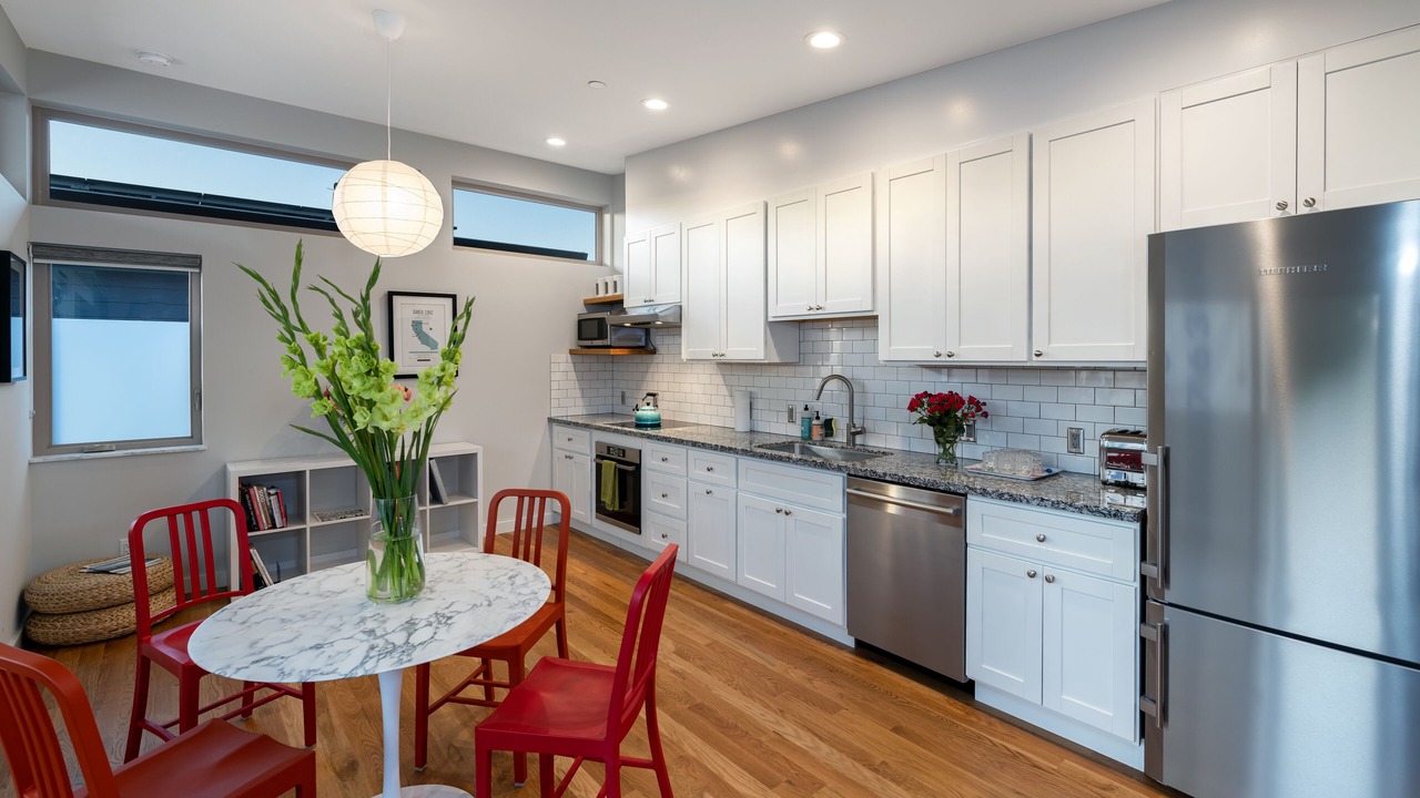 Photo of Kitchen in Circles
