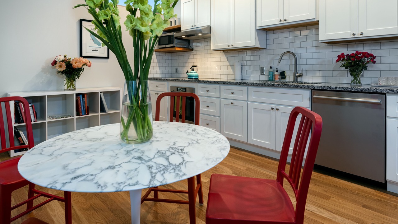 Photo of Kitchen in Circles