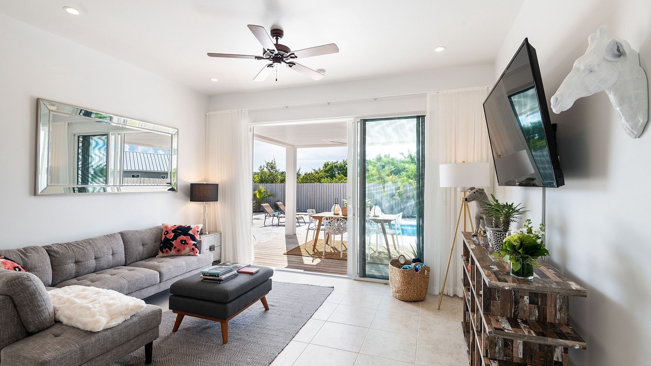Photo of Livingroom in Leeward Settlement