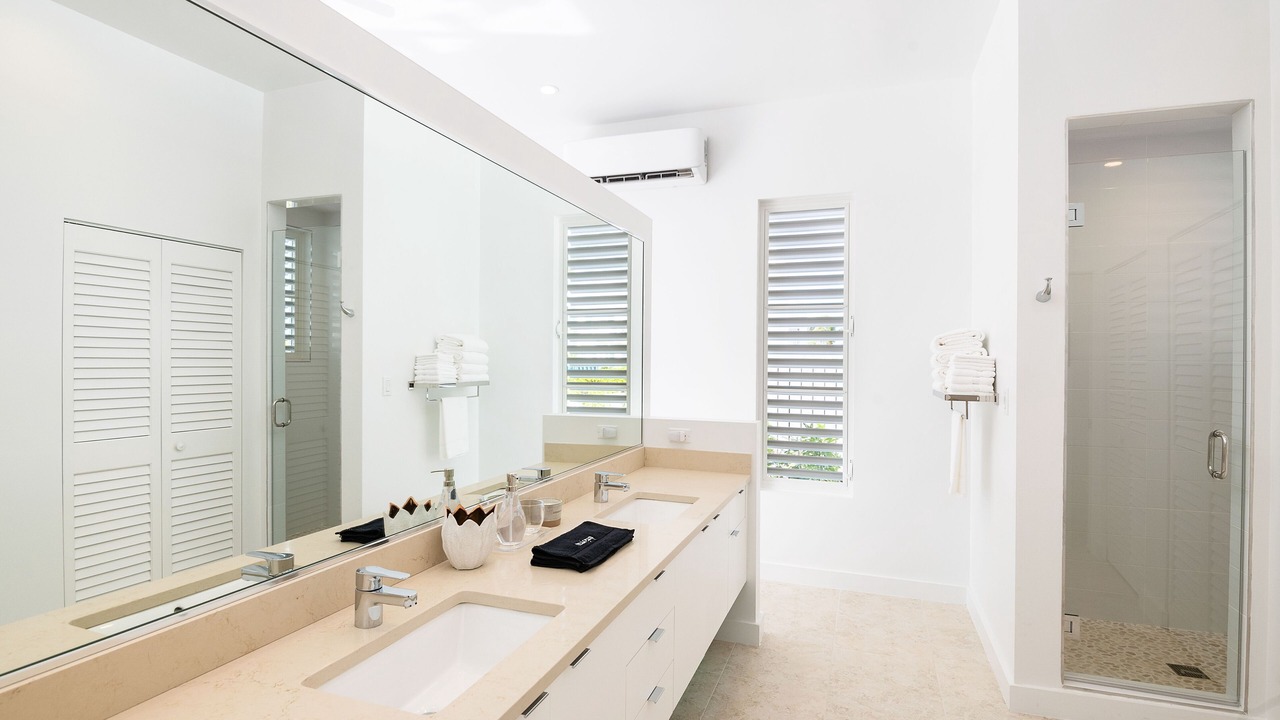 Photo of Bathroom in Leeward Settlement
