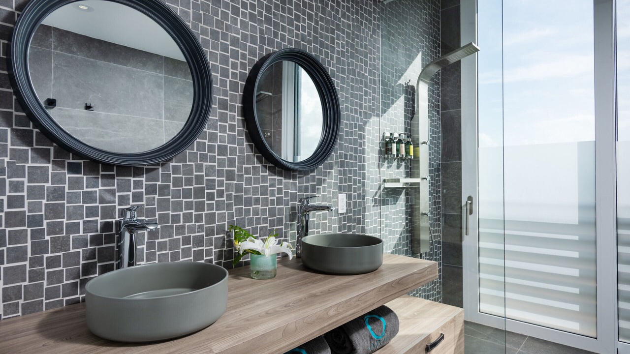 Photo of Bathroom in Leeward Settlement