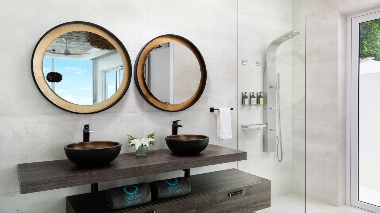 Photo of Bathroom in Leeward Settlement