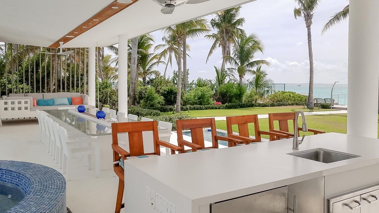 Photo of Patio Balcony in Leeward Settlement