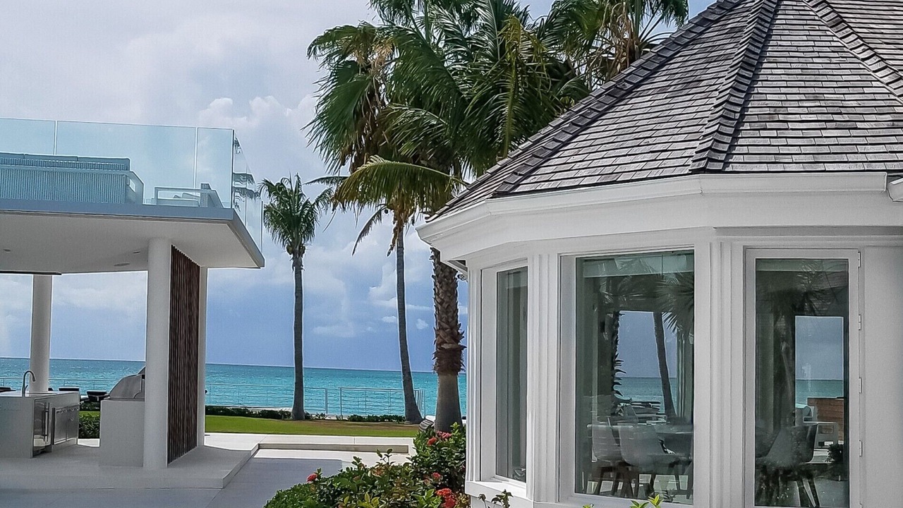 Photo of Patio Balcony in Leeward Settlement