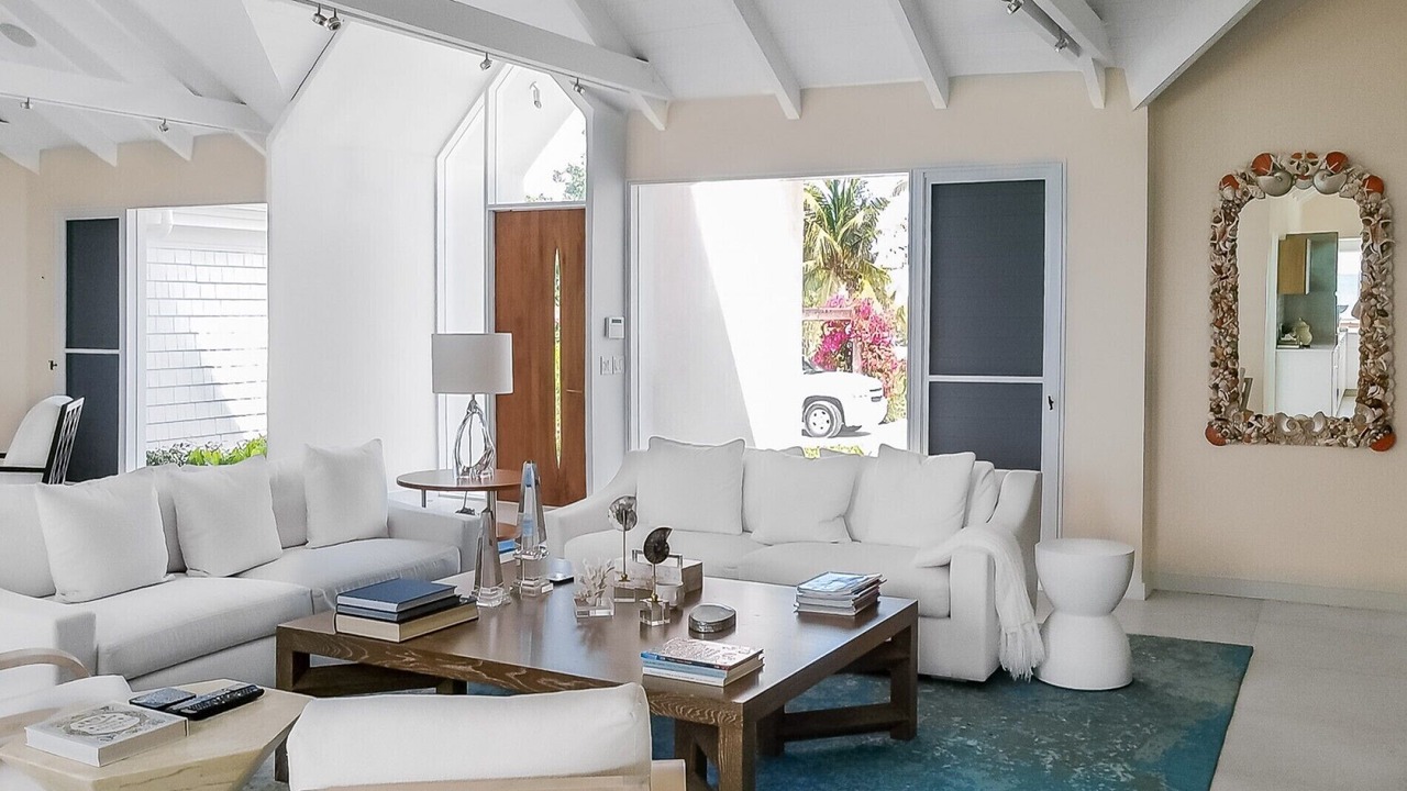Photo of Livingroom in Leeward Settlement