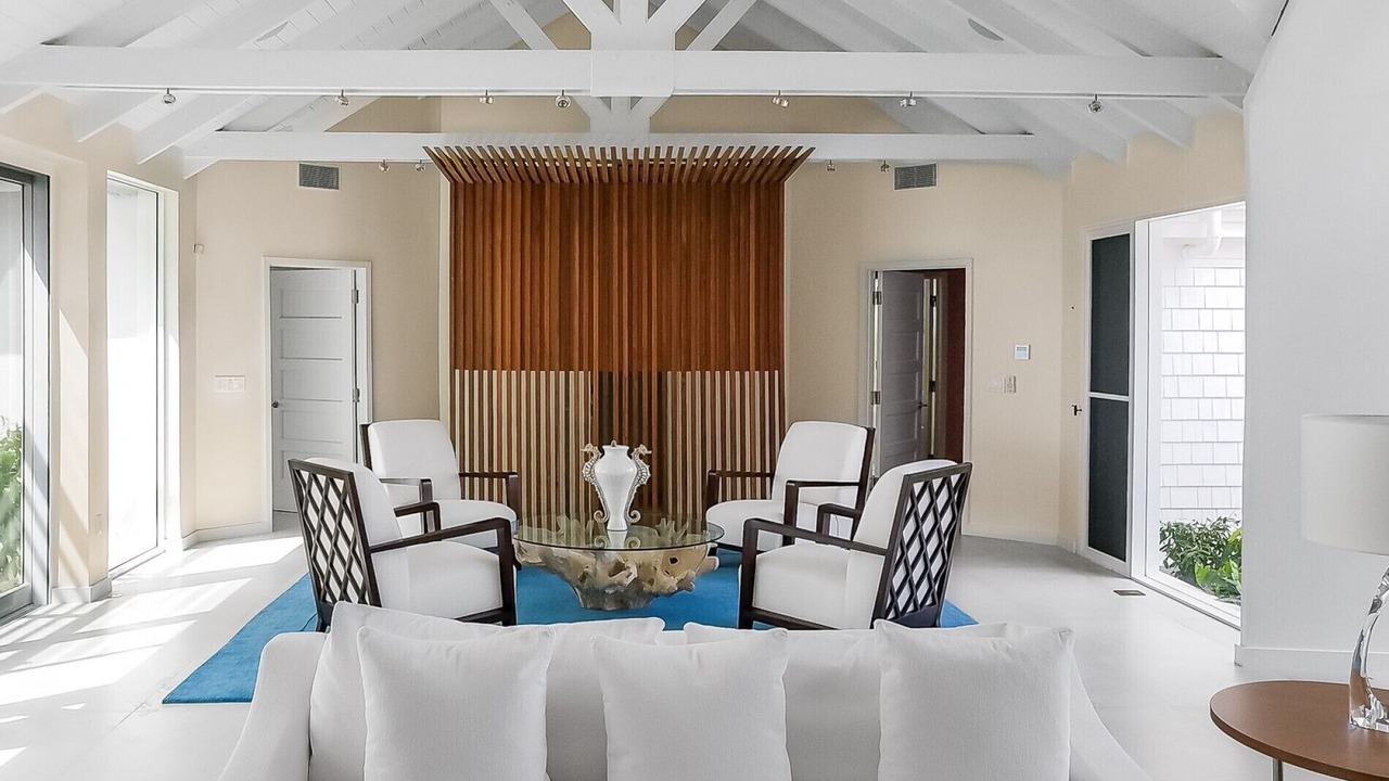 Photo of Livingroom in Leeward Settlement