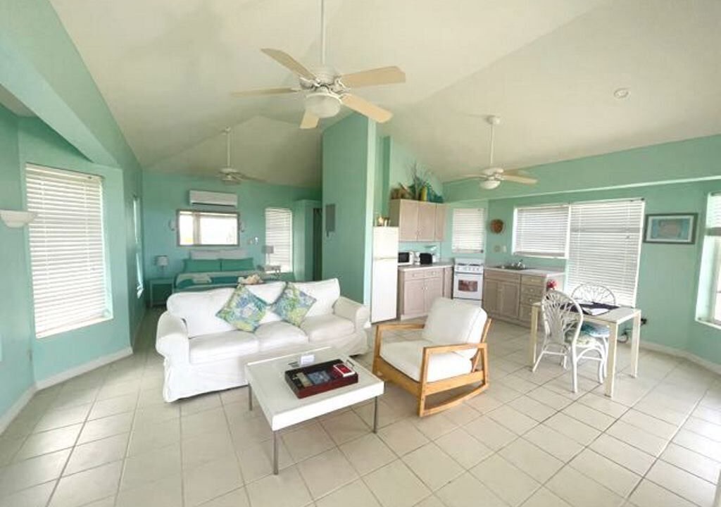 Photo of Livingroom in Conch Bar