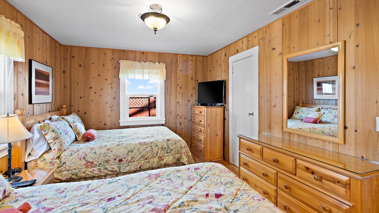 Photo of Bedroom in Opal Cliffs