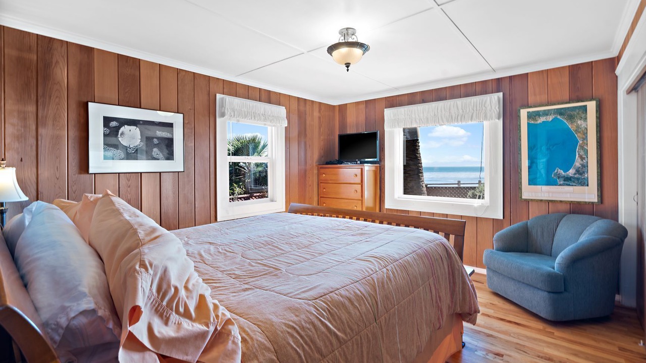 Photo of Bedroom in Opal Cliffs