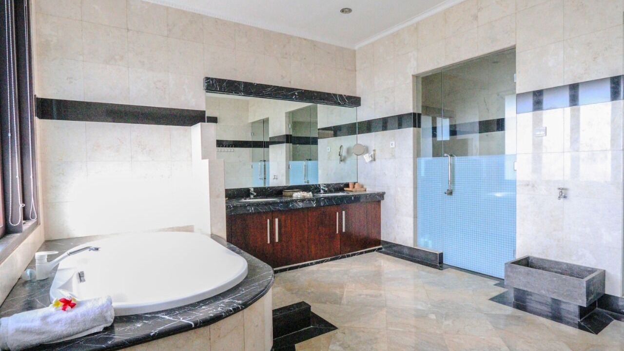 Photo of Bathroom in Mumbul
