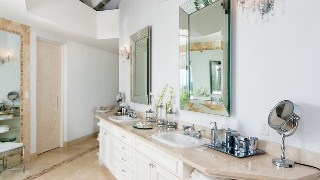 Photo of Bathroom in Long Bay Hills