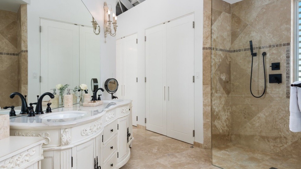 Photo of Bathroom in Long Bay